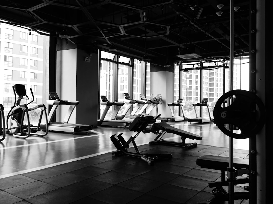 gym-equipment-inside-room-20jx9b35r-m